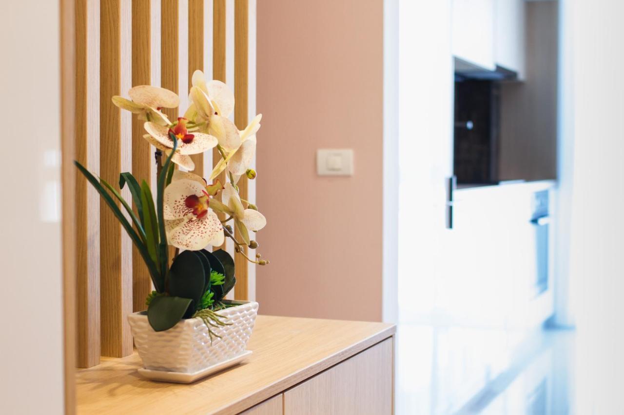 Romantic Getaway At West Residence Oradea Exterior photo