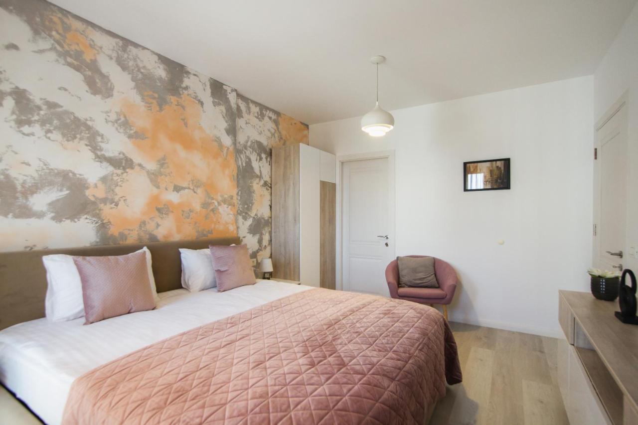 Romantic Getaway At West Residence Oradea Exterior photo