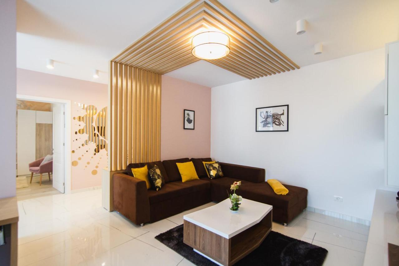 Romantic Getaway At West Residence Oradea Exterior photo